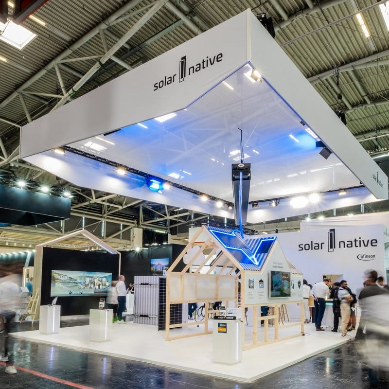 Idee, Konzept, Produktion und Projektmanagement des 100 m² Leitmessestands auf der Intersolar.